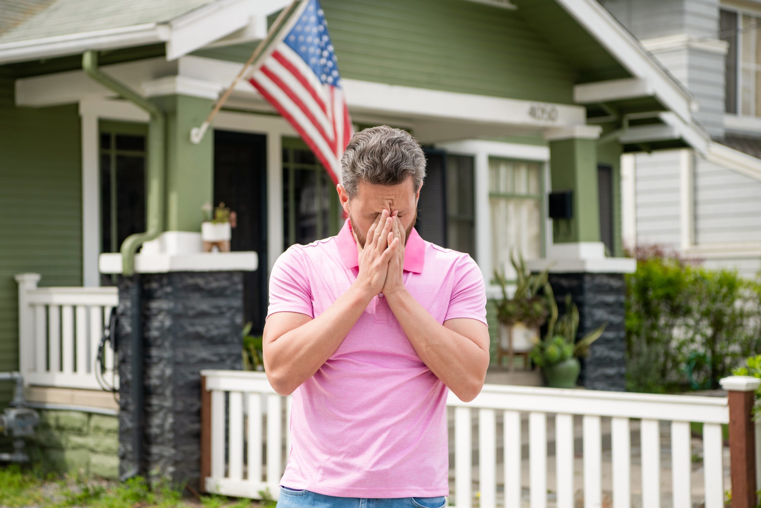 The 5 Biggest Mistakes Homeowners Make When Hiring a Contractor to Sealcoat Their Driveway